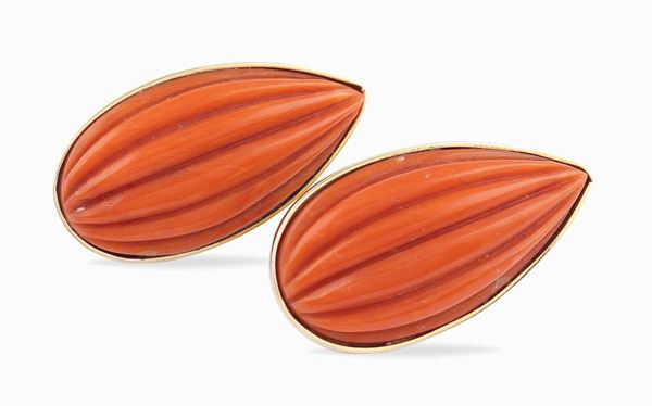 Orecchini pendenti in corallo rosso mediterraneo