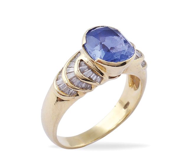 Anello in oro giallo 18kt zaffiro e diamanti