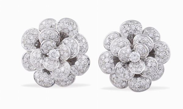 Orecchini rose in oro bianco 18kt e diamanti
