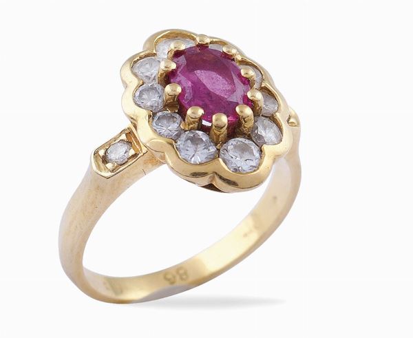Anello in oro giallo 18kt rubino e diamanti