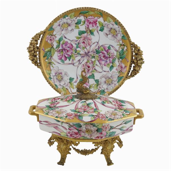 A Limoges porcelain tureen with its presentoire