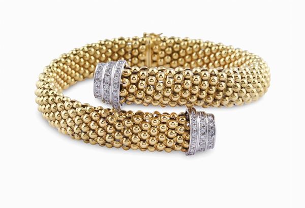 Bracciale motivo contrariè in oro giallo e bianco  - Asta ARGENTI DA COLLEZIONE  - Colasanti Casa d'Aste