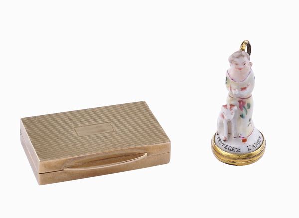 A seal pendant and a little pill-box  (1930/40s)  - Auction Auction 34 - Colasanti Casa d'Aste