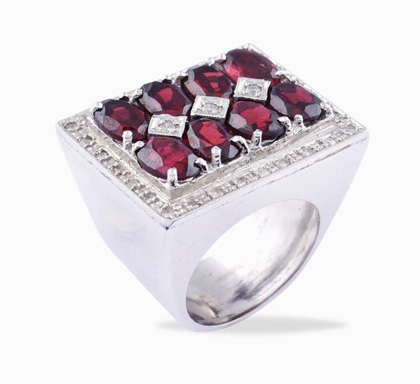 A 14kt white gold ring
