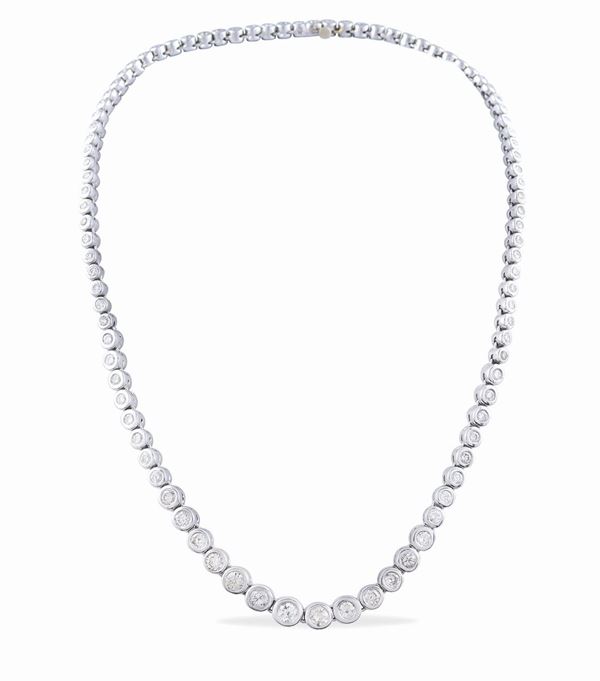 An 18kt white gold collier and diamonds