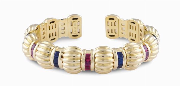 Bracciale semirigido in oro giallo 18kt
