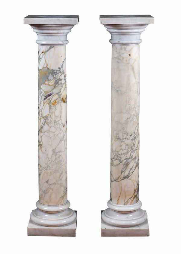 Coppia di colonne tornite in marmo Calacatta
