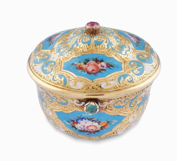 An 18kt gold vinaigrette and gemstones