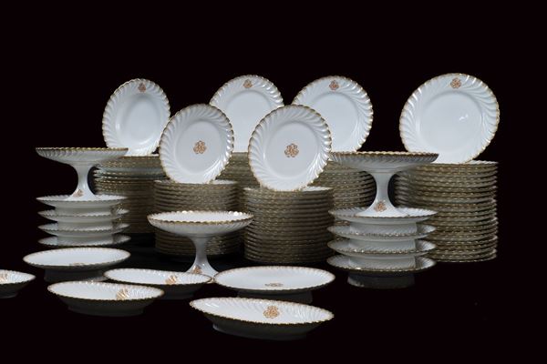 Servizio di 140 piatti in porcellana Limoges