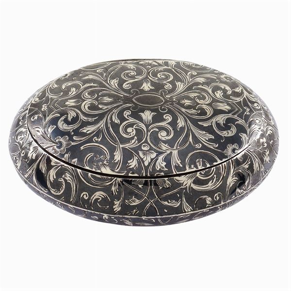 A silver niello snuffbox