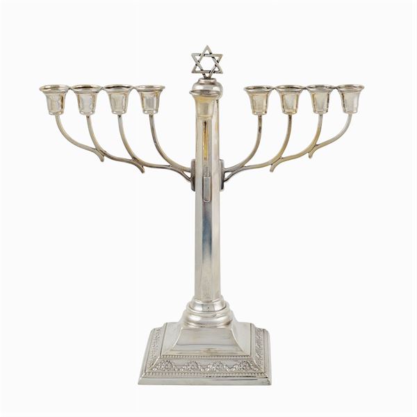 Menorah in argento a nove bracci