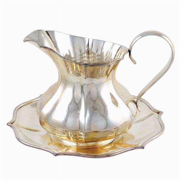 Caraffa con vassoio in argento