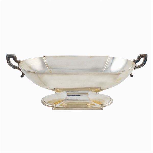 A silver centerpiece
