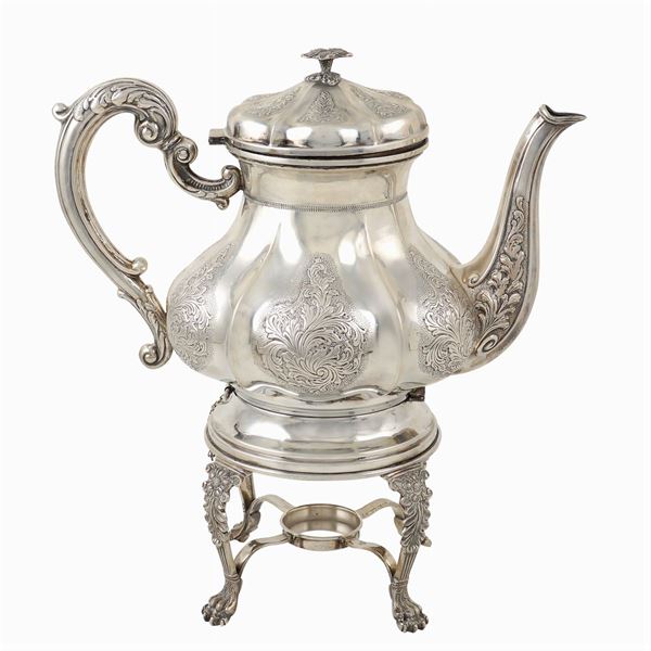 Tea kettle in argento