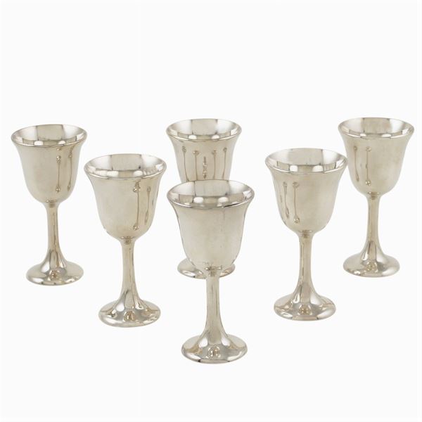 A set of silverplate liqueur glasses (6)