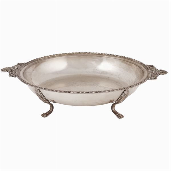 A silver centerpiece