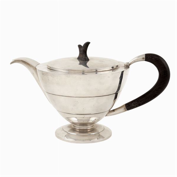 An Art Deco silver teapot