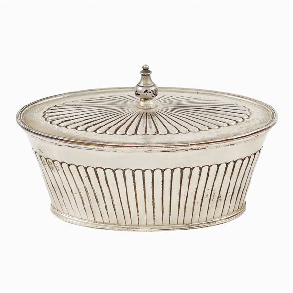 A silver box  (Italy, 20th century)  - Auction  FINE JEWELS - Colasanti Casa d'Aste
