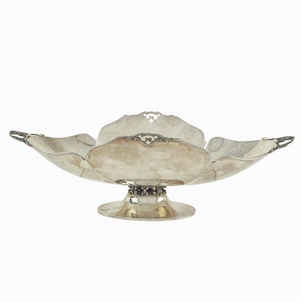 A silver centerpiece with two handles  (Italy, 20th century)  - Auction  FINE JEWELS - Colasanti Casa d'Aste