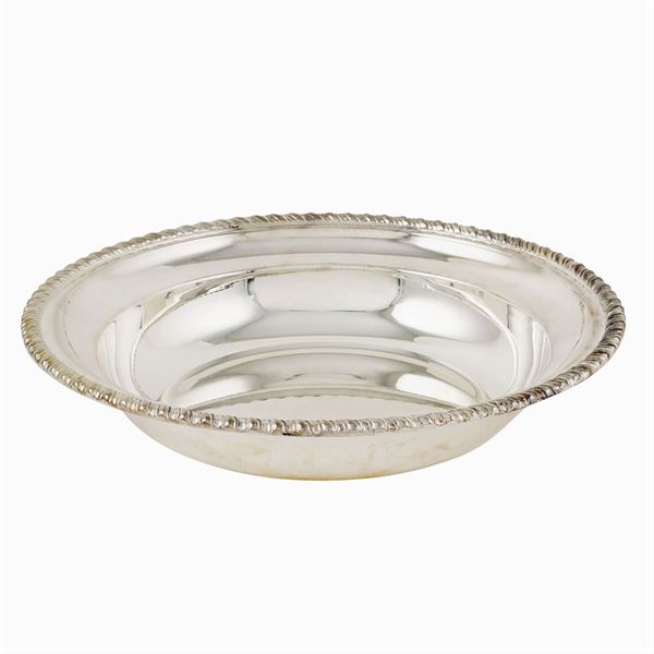 A silver centerpiece