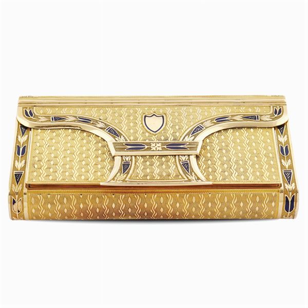 A gold and enamel snuffbox