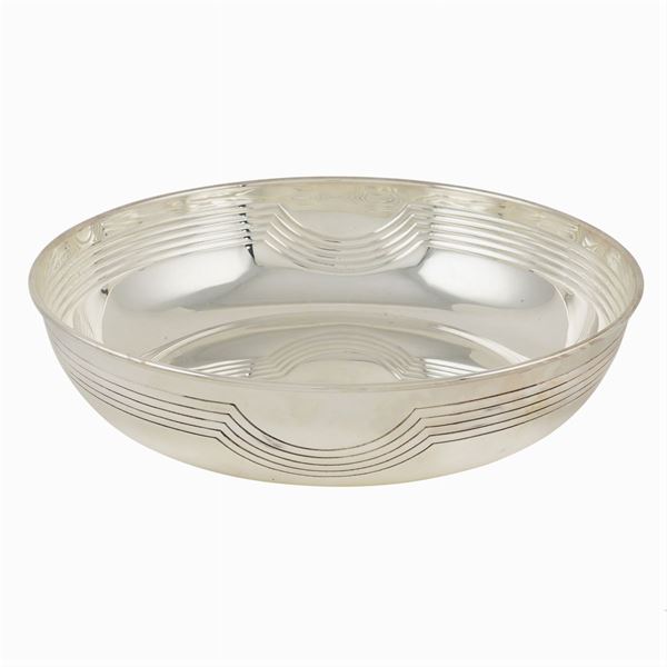 A silver circular centerpiece  (Italy, 20th century)  - Auction  FINE JEWELS - Colasanti Casa d'Aste