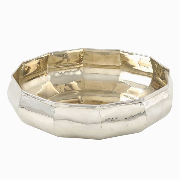 A silver centerpiece
