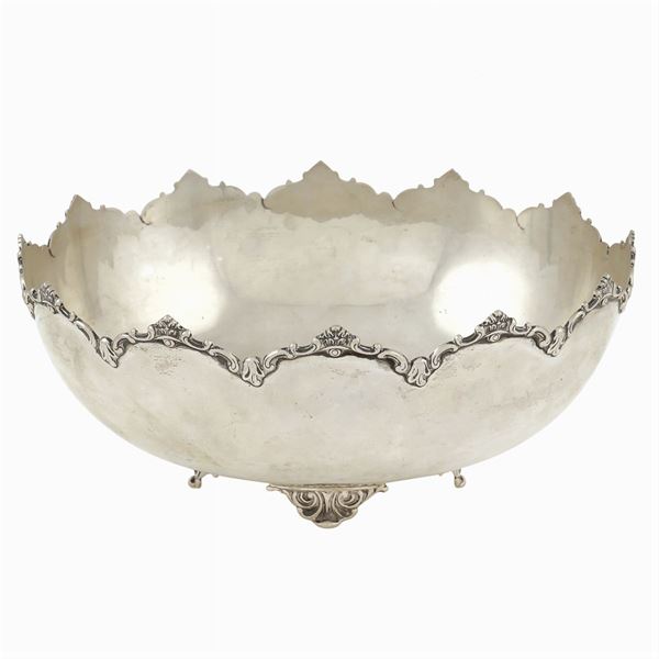 A silver centerpiece