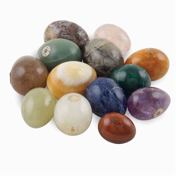 A set of marble eggs and stones (13)  (different sizes)  - Auction MODERN AND CONTEMPORARY ART - Colasanti Casa d'Aste