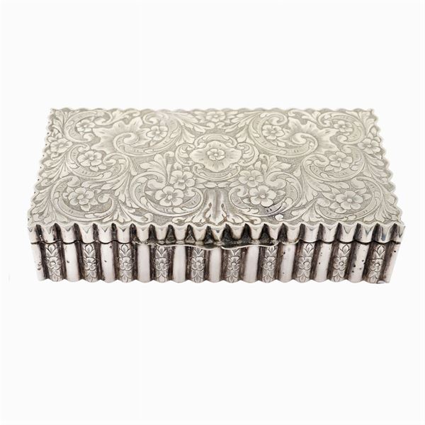 A rectangular silver box  (inizio XX Sec.)  - Auction  FINE JEWELS - Colasanti Casa d'Aste