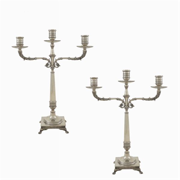 Coppia di candelabri in argento a tre fiamme