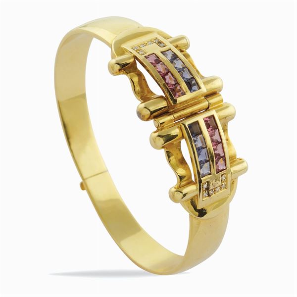 An 18kt gold bracelet