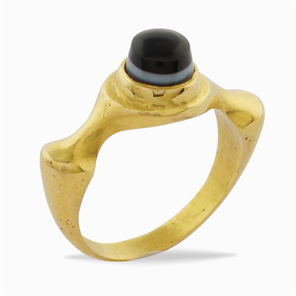 Anelllo modello etrusco in oro giallo 18kt