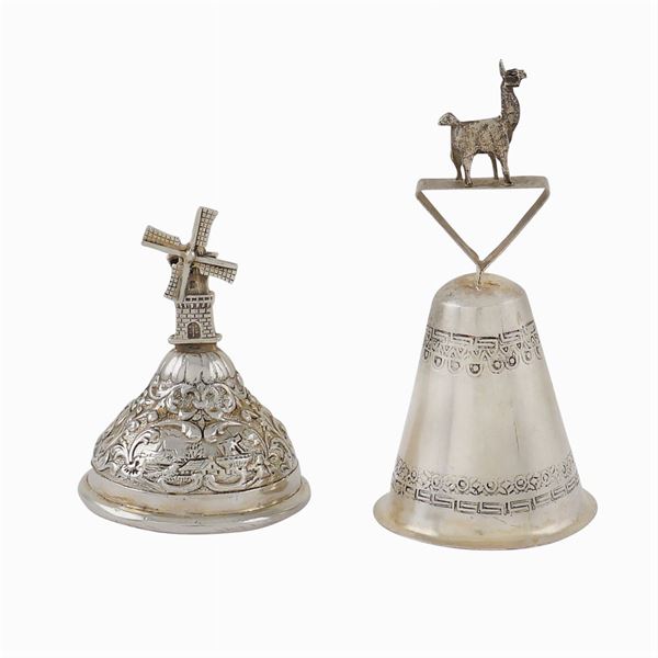 Due campanelli in metallo argentato  (manifatture diverse)  - Asta GIOIELLI E OROLOGI  - Colasanti Casa d'Aste