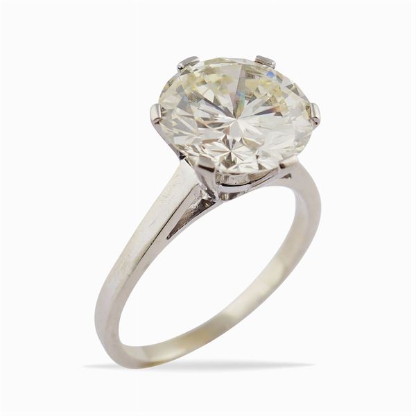 Anello solitario in oro bianco e diamante ct 4.70 circa