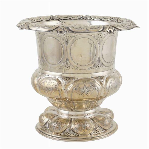 A silver bottle bucket