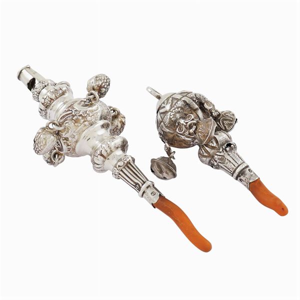 Due sonagli in argento e corallo