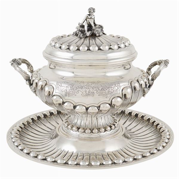 Zuppiera in argento con presentoire