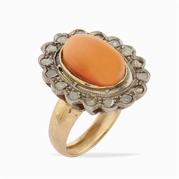 Anello in oro rosa e argento e corallo mediterraneo