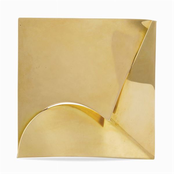 Carlo Lorenzetti, a sculpted brooch