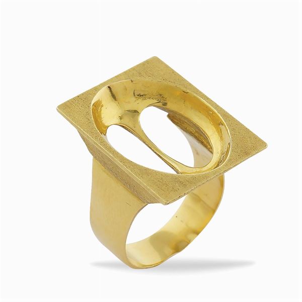 S. Toyo, a sculpted ring