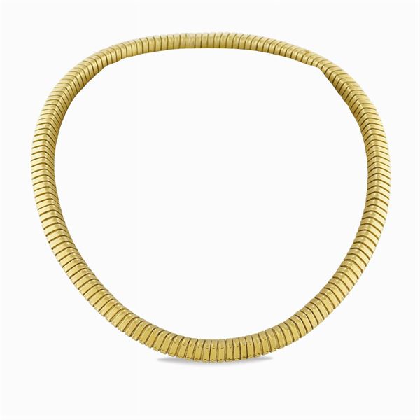 An 18kt gold tubogas necklace