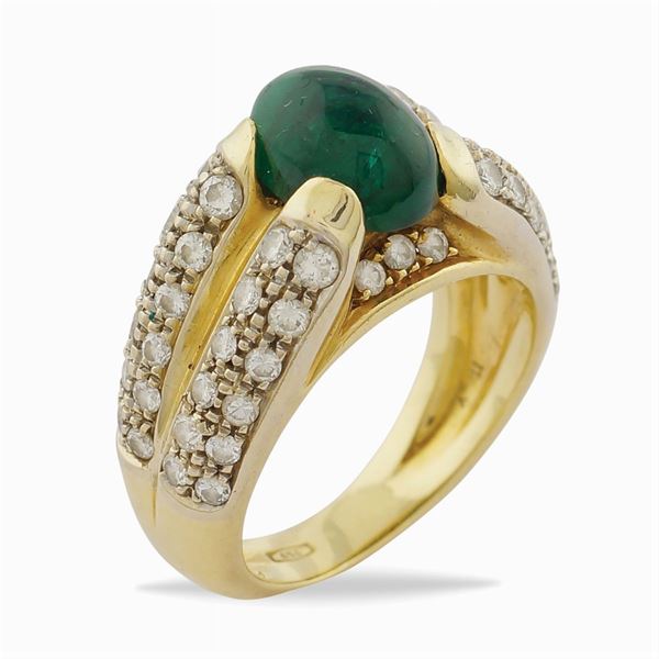 Anello in oro giallo 18kt con smeraldo