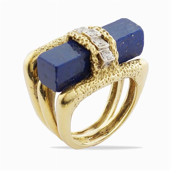 An 18kt gold ring and lapis lazulo