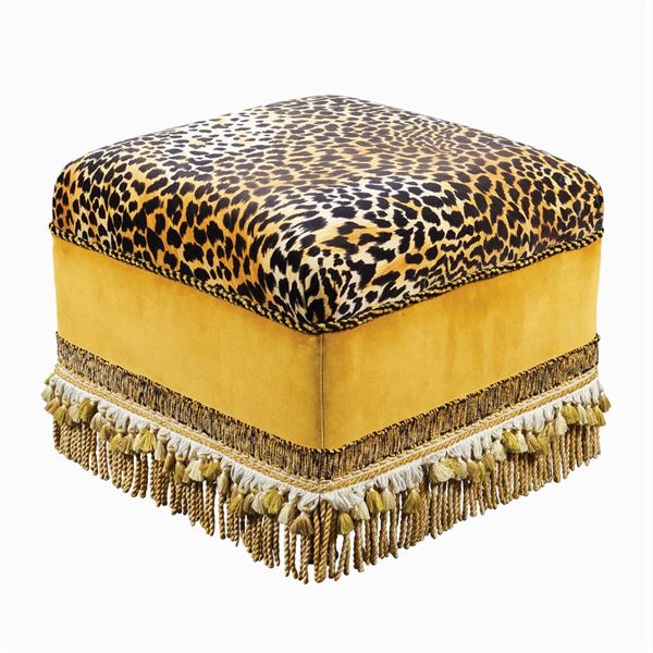 Pouf in tessuto animalier