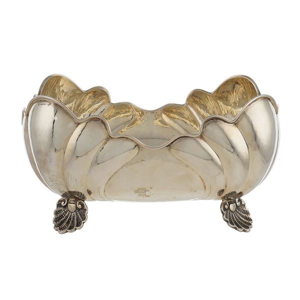 A silver centerpiece