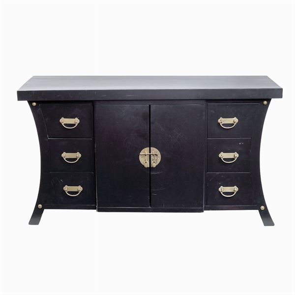Credenza di linea mossa in legno ebanizzato