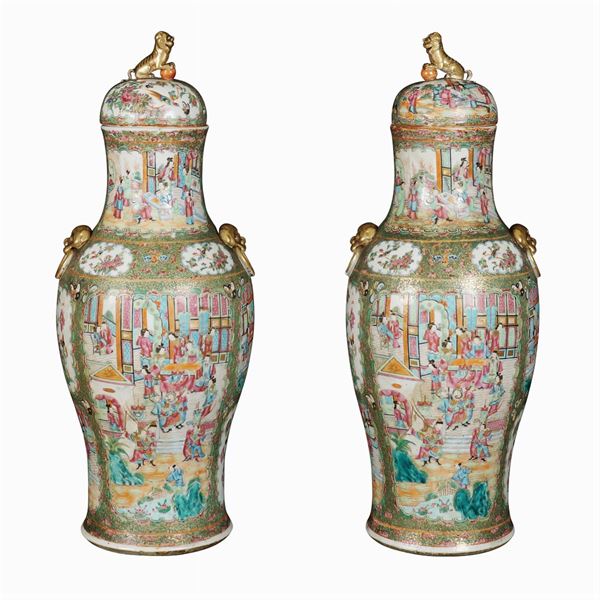 Coppia di vasi in porcellana Canton