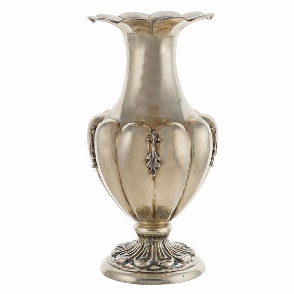 Vaso baccellato in argento