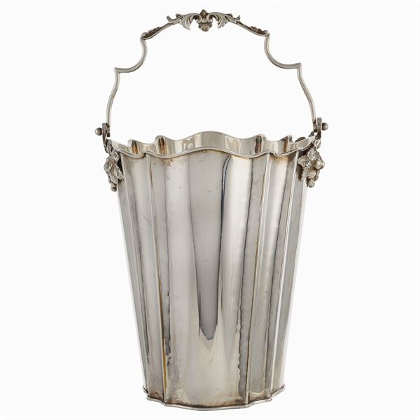 An italian silver metal botlleholder basket with handle  (Itlay, 20th century)  - Auction Fine jewels and watches, silver and coptic textile fragments - Colasanti Casa d'Aste